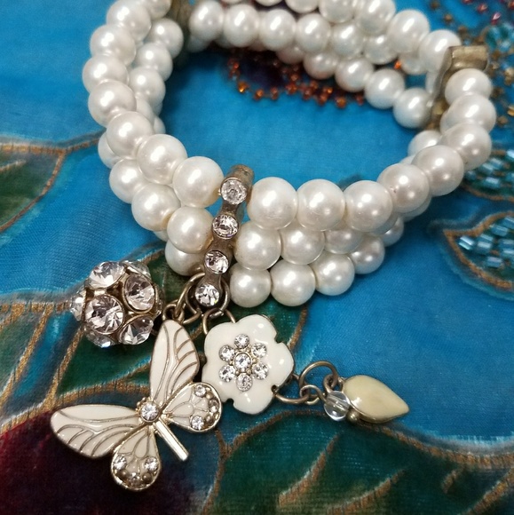 Pearl Charm Bracelet🌹 - Picture 2 of 4